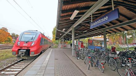 Abzug. Regionalzüge könnten an den Bahnhöfen Griebnitzsee, Park Sanssouci und Golm ab 2022 seltener werden. Das Land will Direktverbindungen nach Berlin streichen.