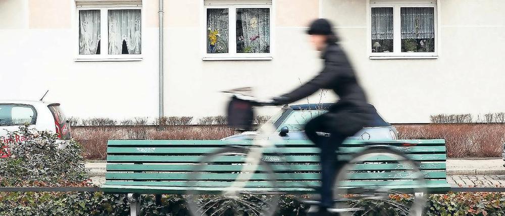 Rücksicht! Radfahrer in Potsdam werden durch die Verkehrssituation oft auf die Gehwege gezwungen. Gegen Fußgänger sind sie aber die stärkeren Verkehrsteilnehmer.