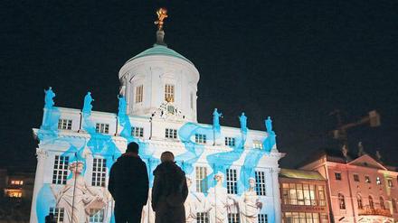 Anfang November wird der Alte Markt beim Potsdamer Lichterspektakel wieder von kunstvollen Lichtinstallationen illuminiert. 