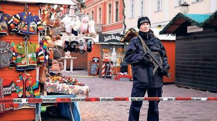 Vor einem Jahr wurde der Weihnachtsmarkt in der Brandenburger Straße geräumt und abgesperrt.