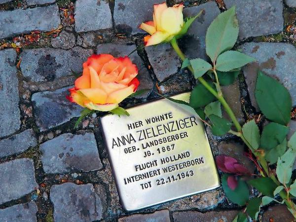 Dieser Stolperstein in der Gutenbergstraße 61 in Potsdam erinnert an Anna Zielenziger. 