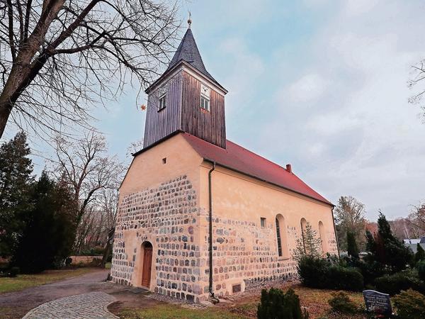 Die Dorfkirche Großglienicke wurde durch die Mauer für manche unerreichbar.