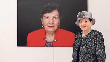 In der Ausstellung „Augenzeugen“ sind Porträts Holocaust-Überlebender zu sehen, die immer wieder nach Brandenburg kommen, um ihre Geschichten zu erzählen – unter ihnen auch Zipora Feiblowitsch. 