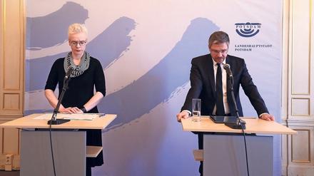 Amtsärztin Kristina Böhm und Potsdams Oberbürgermeister Mike Schubert (SPD) am Dienstag.