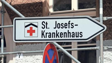 Auch Mitarbeiter des katholischen St. Josefs-Krankenhauses wünschen sich eine Corona-Prämie der Stadt.