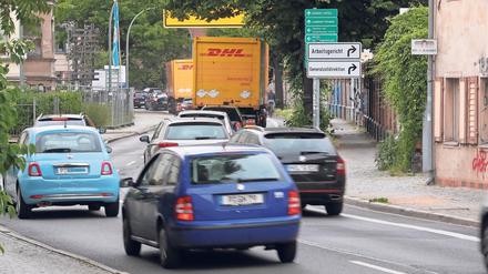 Tausende Autos sind täglich auf der Behlertstraße unterwegs. Ab Herbst müssen sie durch die Innenstadt fahren.