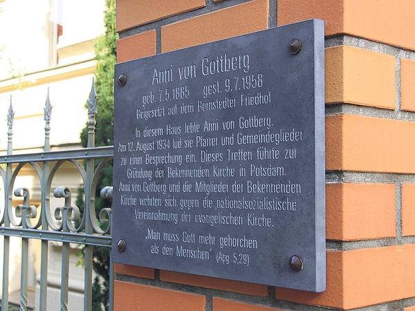 Die Gedenktafel für Anni von Gottberg.