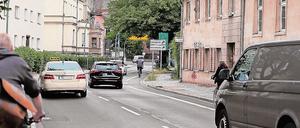 Eng. Für Radfahrer ist auf der Behlertstraße bislang wenig Platz. Foto: O. Winter