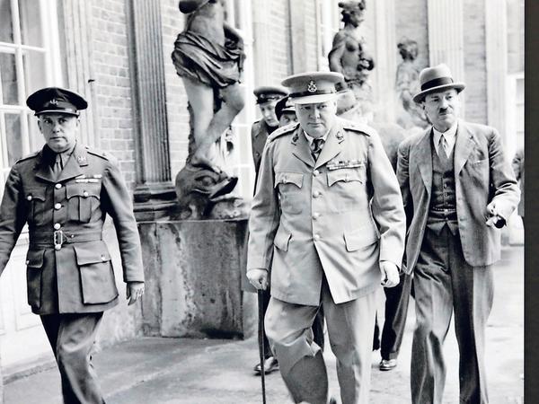 In den Verhandlungspausen besuchte Churchill auch das Neue Palais.  