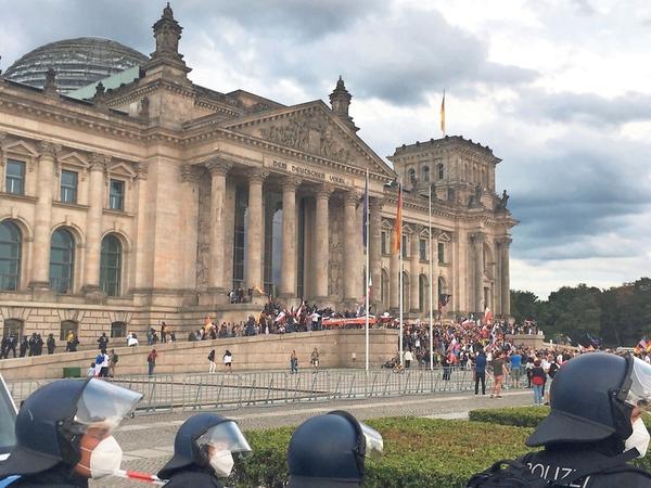 Bundesweite Aufmerksamkeit. Das Verwaltungsgericht hob das Verbot der Großdemonstration gegen die Corona-Regeln in Berlin Ende August auf.