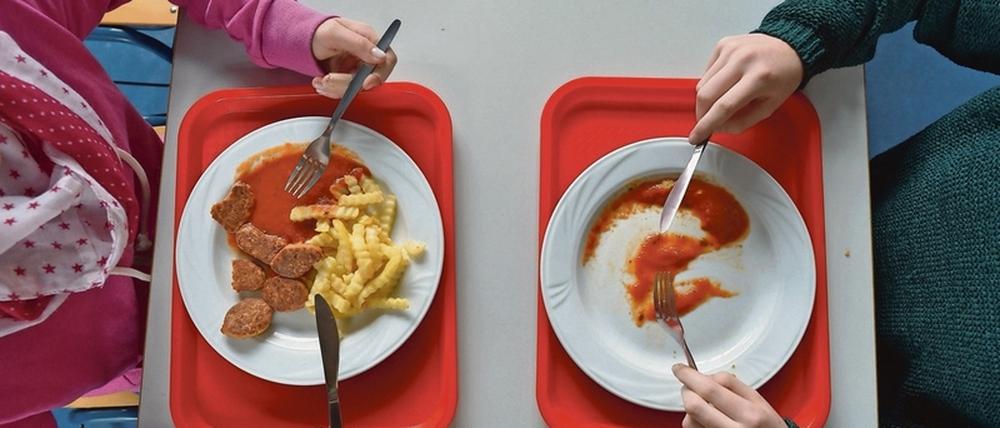 Mahlzeit. Tausende Potsdamer Kinder essen mittags in der Schule.