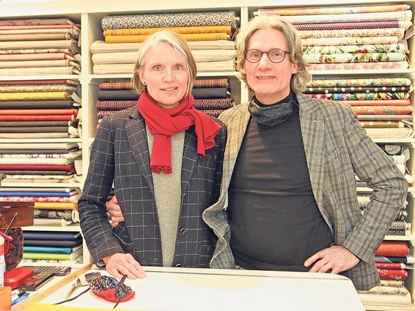 Das Textile-Team Antje Gühne-Poprawa und Peter Poprawa bangt vor einem neuen Lockdown.