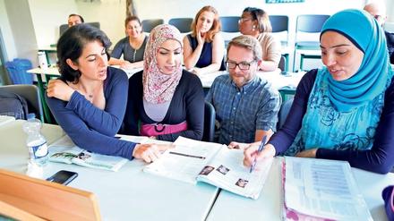 Geflüchtete Lehrer:innen werden im Programm „Refugee Teachers“ seit 2016 an der Uni Potsdam für märkische Klassen fit gemacht.