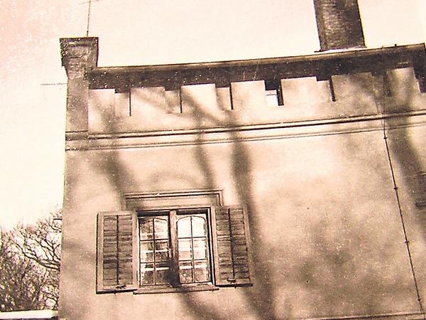 Klaus Hardt lebte von 1947 bis 1961 im Marstall - hier das Wohnzimmerfenster der Familie.