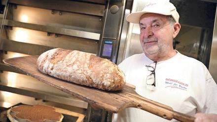 Bäckermeister Rolf-Michael Schmidtke hat den Betrieb vor zwei Jahren an den Sohn weitergegeben. 