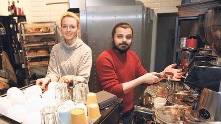 Inhaberin Loreen Herrmann und Barista Bilal Ahmed kennen sich mit gutem Kaffee aus. Die Eigentümerin ist noch neu in Potsdam.