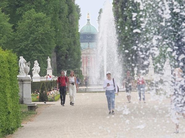 Aufgrund der anhaltenden Trockenheit plant die Schlösserstiftung, die Wasserspiele in den Potsdamer Parks abzustellen.