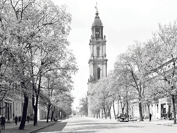 Die Breite Straße mit Blick auf die Garnisonkirche in den 1930er-Jahren. 