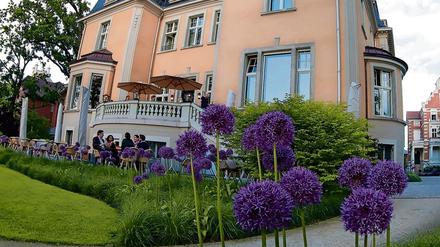 Die Villa Kellermann wurde von Günther Jauch gekauft, das hiesige Restaurant von ihm und Tim Raue entwickelt.