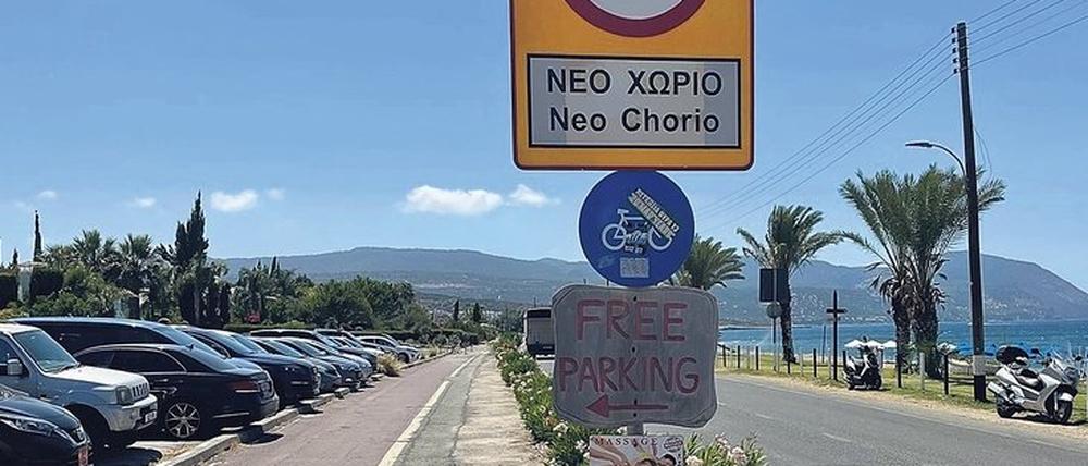 Freies Parken. Ob in Touristen-Hochburgen oder Dörfern, kostenfreies Parken ist auf Zypern Normalität, lobt Clemens Viehrig.