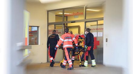 Das St. Josefs-Krankenhaus, das städtische Bergmann-Klinikum und die Oberlinklinik schlagen Alarm.