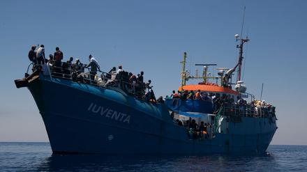 Am 1. August 2017 beschlagnahmten italienische Behörden den umgebauten Fischkutter namens "Iuventa".
