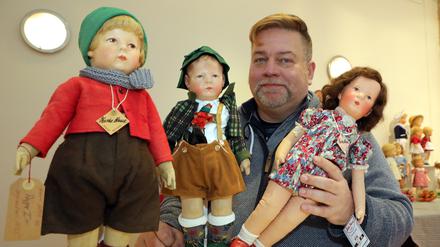 Im Zivildienst entdeckte Thomas Dahl seine Leidenschaft für alte Puppen. Später gründete er eine Puppenklinik.