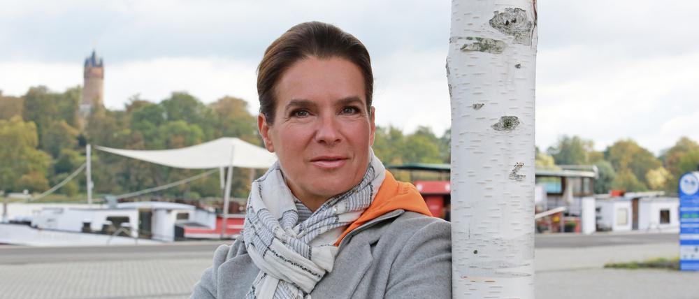 Die zweifache Eiskunstlauf-Olympiasiegerin Katarina Witt am Tiefen See in Potsdam.