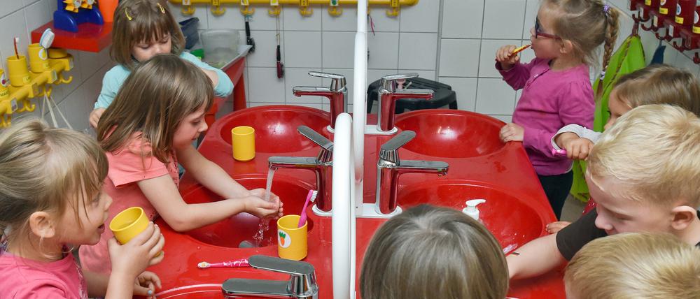 In Kindertagesstätten ist die Herausforderung, die Hygiene- und Abstandsregeln einzuhalten, besonders groß. 