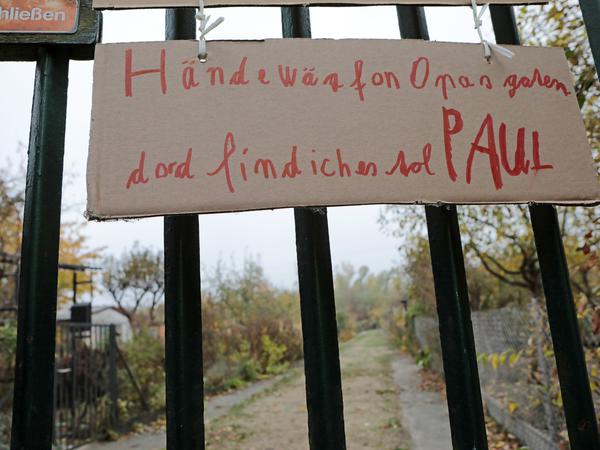 Protestschilder an der Kleingartensparte Angergrund in Babelsberg.