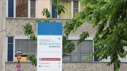 Etwa 2700 Mitarbeiter des Klinikums "Ernst von Bergmann" werden rückwirkend zum 1. Juni 2020 Tariflohn beziehen.