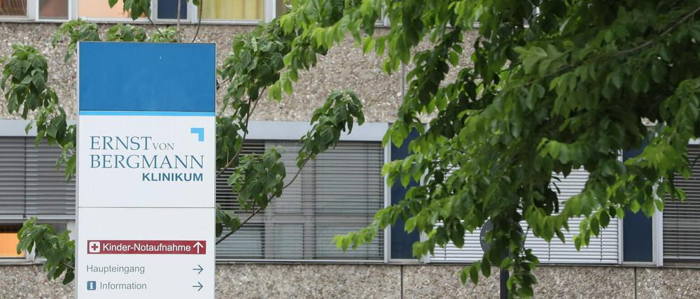 Etwa 2700 Mitarbeiter des Klinikums "Ernst von Bergmann" werden rückwirkend zum 1. Juni 2020 Tariflohn beziehen.