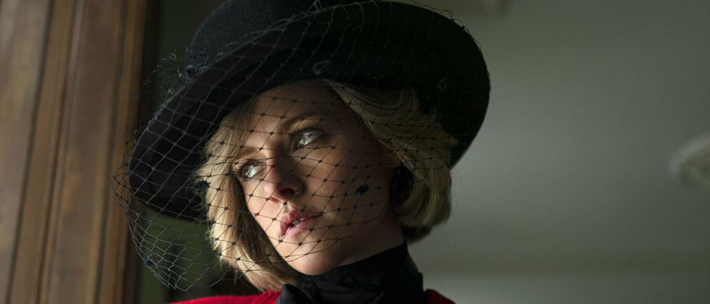 Kristen Stewart als Prinzessin Diana bei den Dreharbeitern zu "Spencer". 
