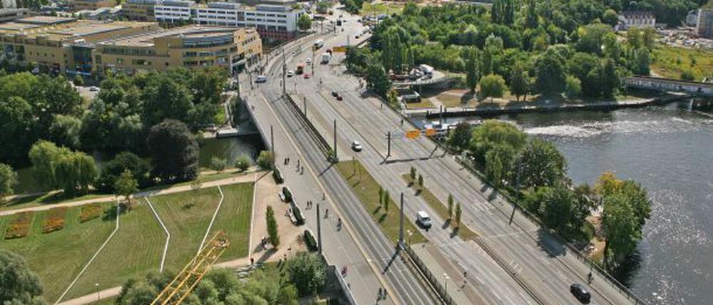 Der Baustart für die Arbeiten an der Langen Brücke wäre frühestens 2023. Damit würde die Stadt Potsdam ein Förderprogramm des Landes Brandenburg verpassen.