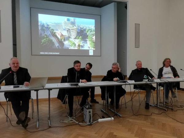 Baudezernent Bernd Rubelt, Oberbürgermeister Mike Schubert, Architekt Daniel Libeskind, Investor Jan Kretzschmar und Filmpark-Chef Friedhelm Schatz (v.l.).