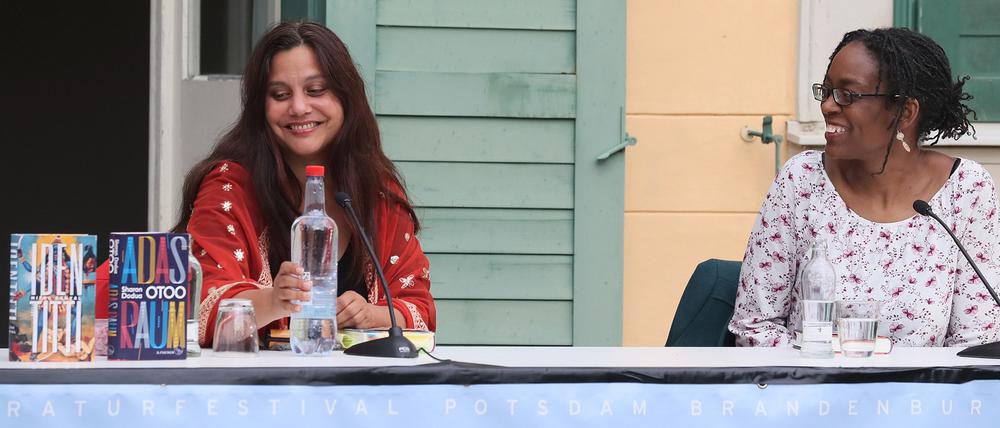 Die Autorinnen Mithu Sanyal (l. und Sharon Dodua Otoo bei Lit:potsdam. 