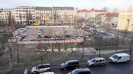 Schon seit Monaten wird der Luisenplatz vor allem als Parkfläche für das St. Josefs Krankenhaus genutzt