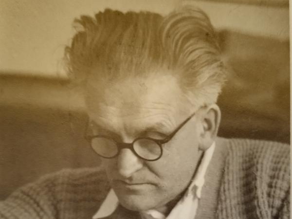 Der Modellbauer Carl Böhm (1900-1977).