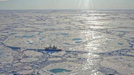 Die "Polarstern" im Eis.