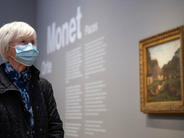 Monet-Schau mit Maske im Museum Barberini.
