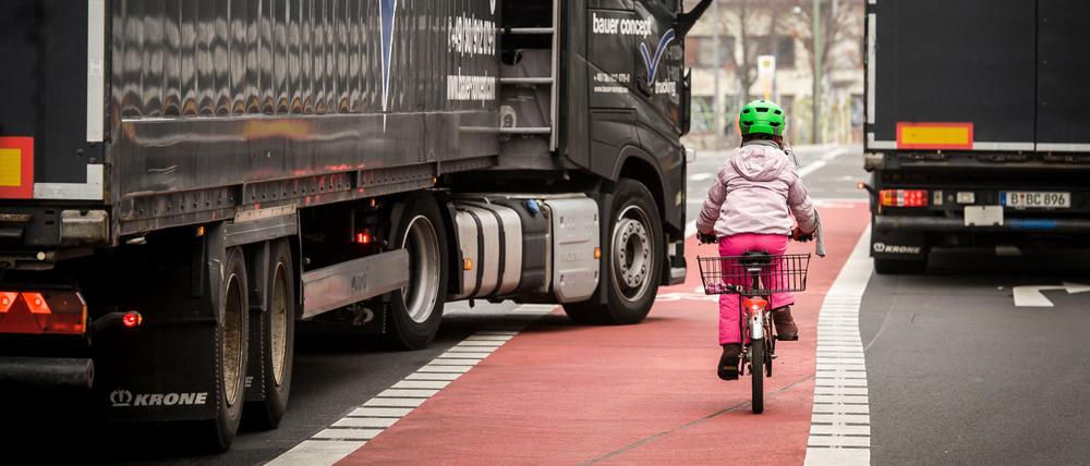 Fahrradwege sind oft nicht sicher - vor allem für junge Verkehrsteilnehmer.