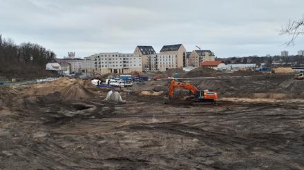 Trotz des Fundes gingen die Bauarbeiten in der Nördlichen Speicherstadt am Dienstagvormittag vorerst weiter.