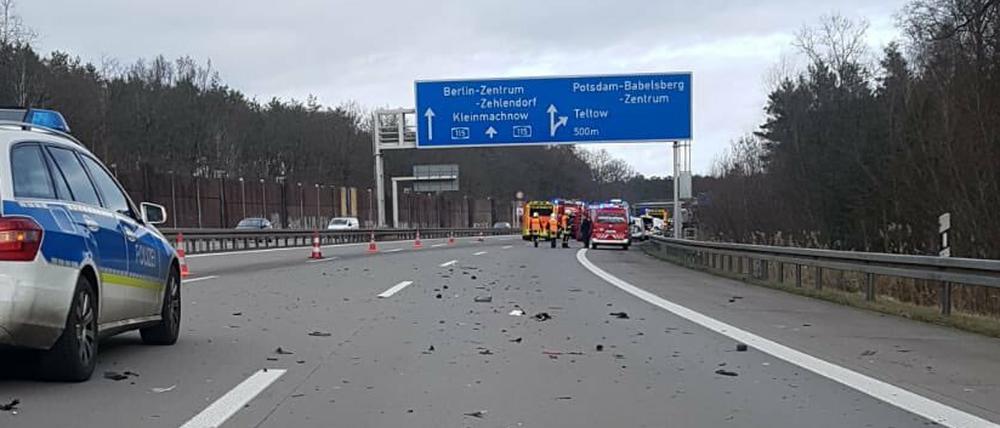 Nach einem Unfall wurde die A115 am Freitagmittag in Richtung Berlin gesperrt.