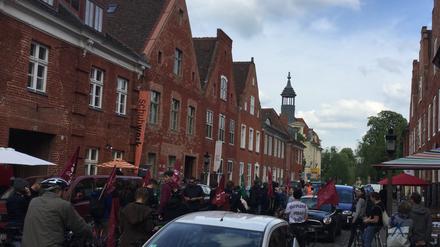 Auf Fahrrädern protestierten 100 Potsdamer gegen Restaurants, in denen sich die AfD getroffen hat.