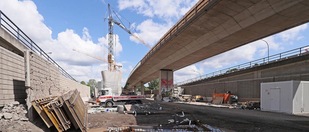 Seit Monaten sorgt die Baustelle an der Nuthestraßenbrücke für Beeinträchtigungen.