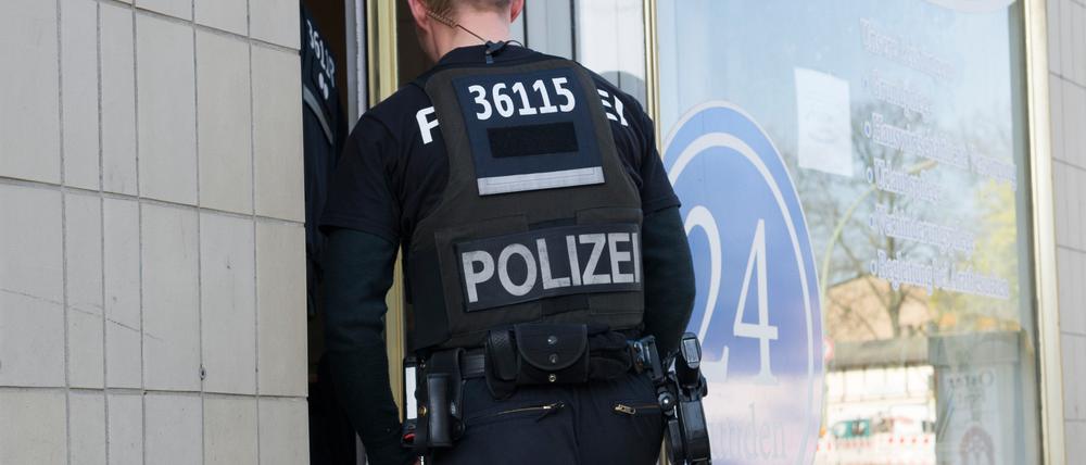 Bereits im April 2016 hat die Polizei in Berlin eine Razzia gegen 230 verdächtige Pflegedienste durchgeführt.