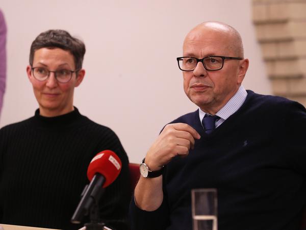 Daniela Schultz und Thomas Rathmann, Leiter der katholische Marienschule in Potsdam.