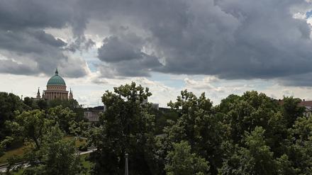 Dunkle Wolken zogen am Montagnachmittag über Potsdam auf.  