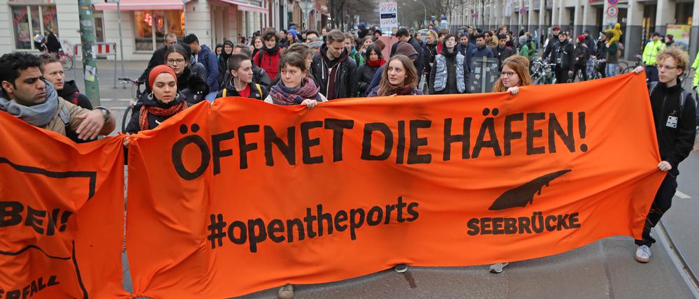 Bereits mehrfach demonstrierte die Initiative Seebrücke in Potsdam, hier vor einem Jahr. 