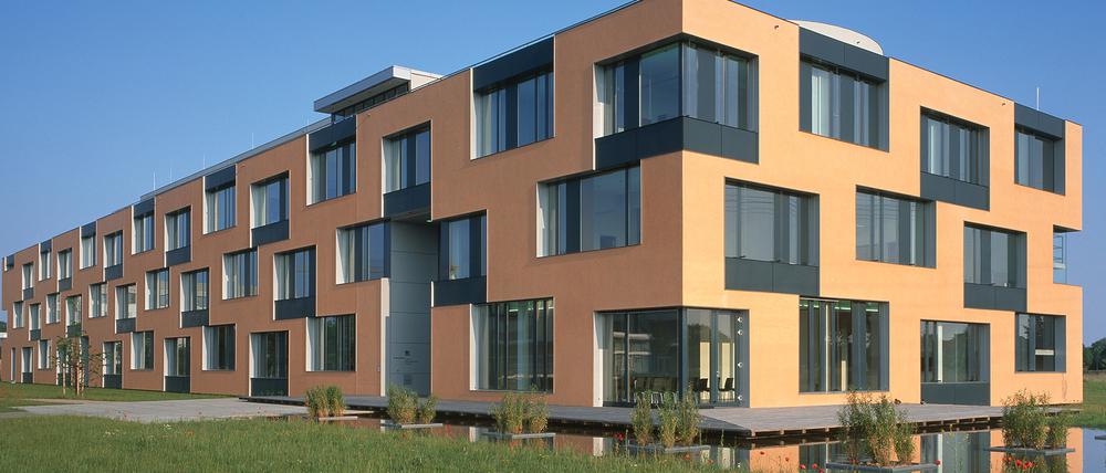 Das neue Zentrum wird im bestehenden Fraunhofer-Instituts für Zelltherapie und Immunologie in Golm angesiedelt. 